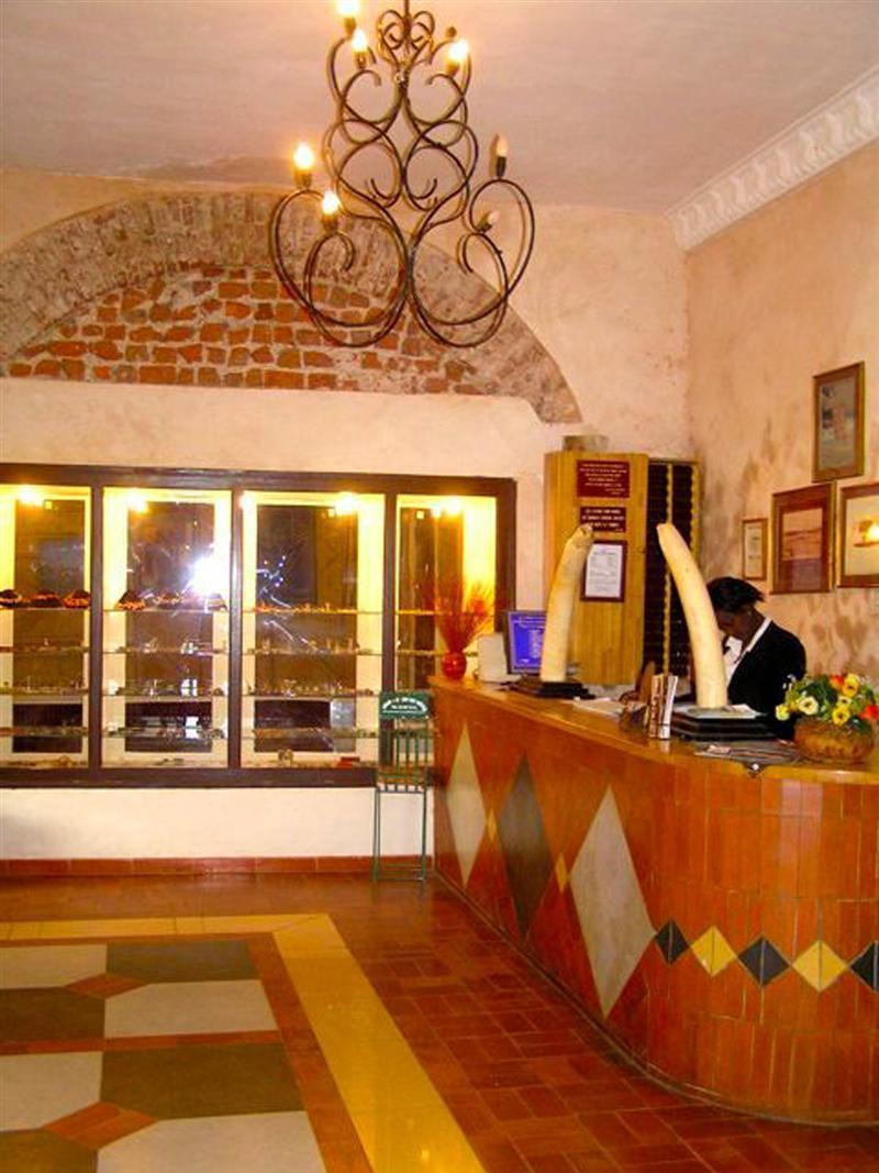 Hotel De La Poste Сен-Луи Экстерьер фото