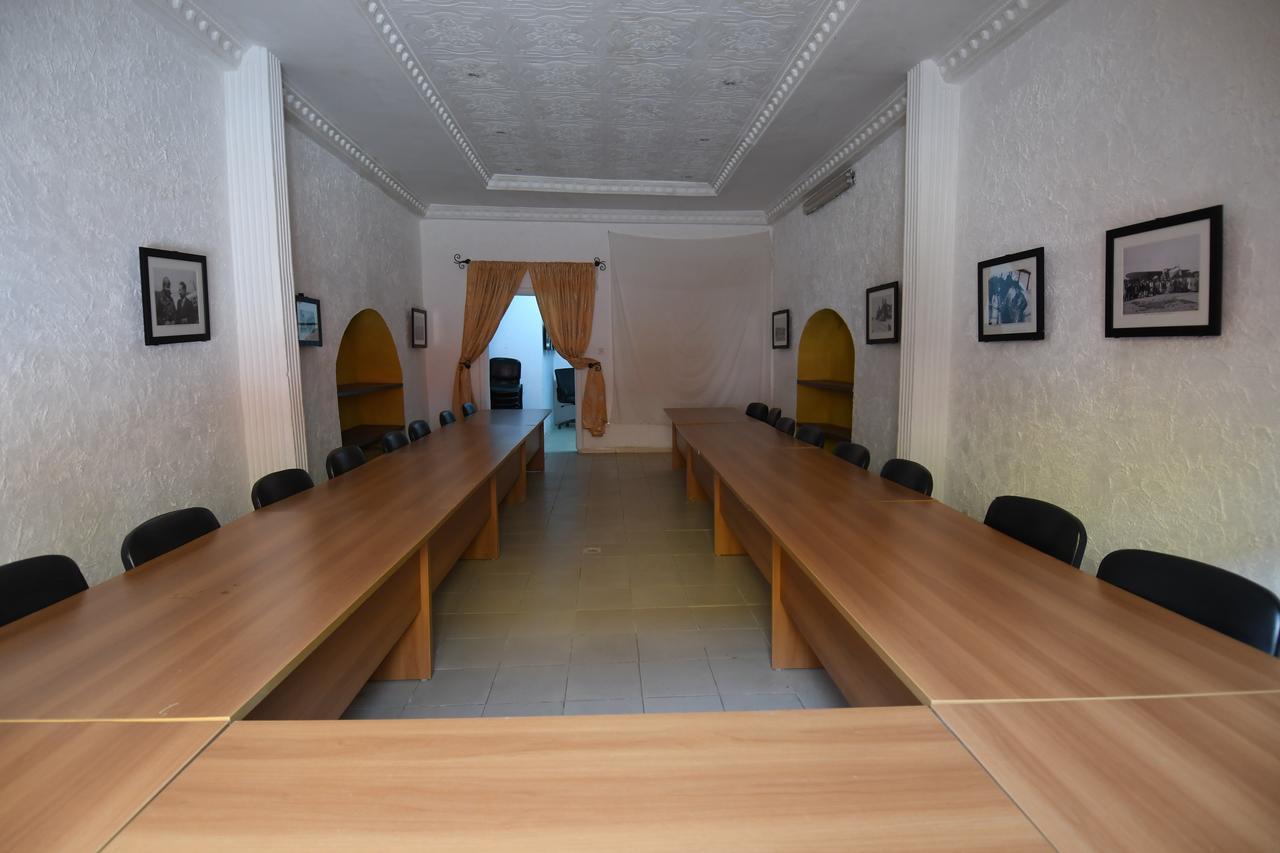 Hotel De La Poste Сен-Луи Экстерьер фото
